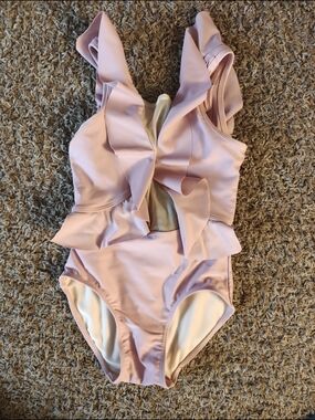 Ruffle One-Piece Kandi Kouture Sample in Dusty Pink Size 7/8